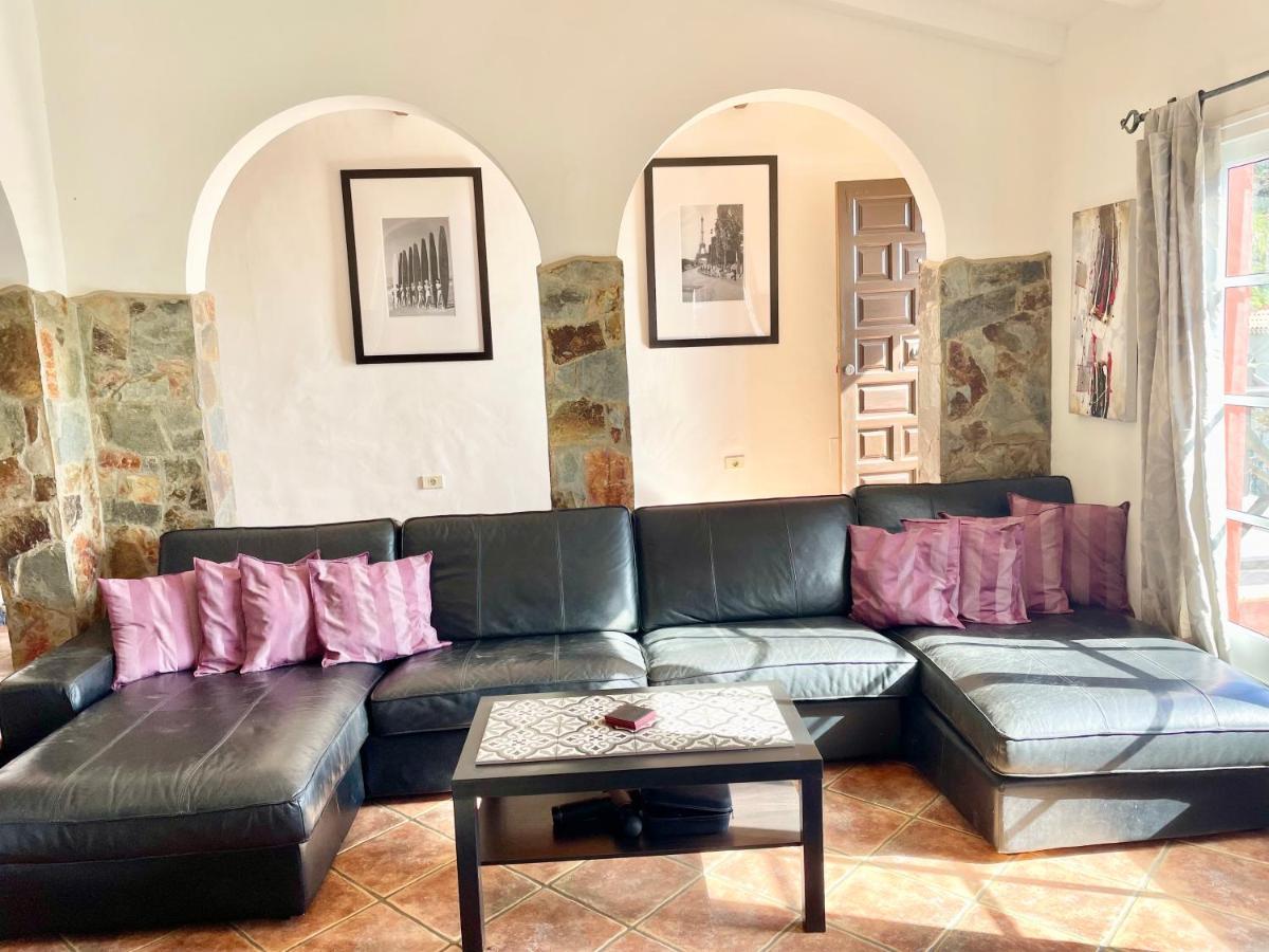 Villa Consuelo - Quiet Location Close To Resorts Buzanada Exteriör bild